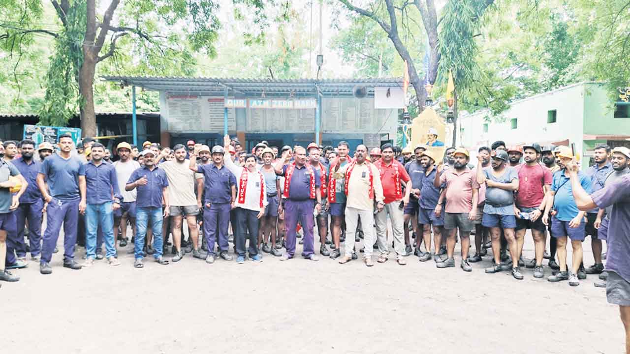 బొగ్గు గనుల ప్రైవేటీకరణపై భగ్గు