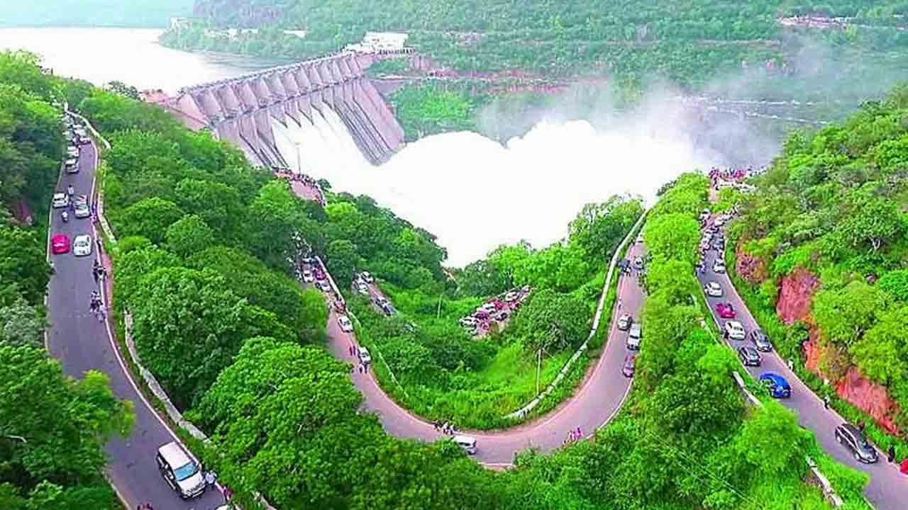Srisailam | శ్రీశైలం వెళ్లే భక్తులకు కీలక సూచన.. ప్లాస్టిక్ వినియోగిస్తే రూ. 1000 జరిమానా