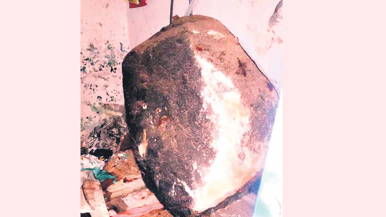 పేదబతుకులపై ‘పిడుగు’