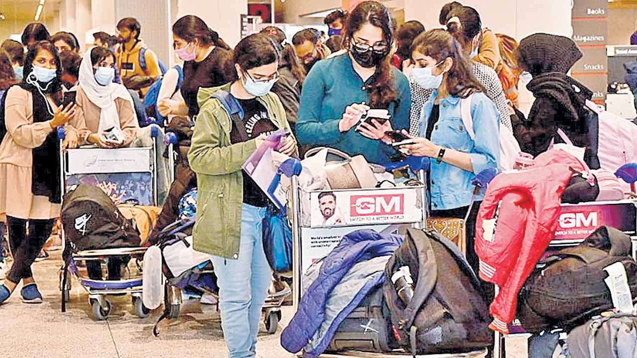 కెనడా చదువులకు బైబై!