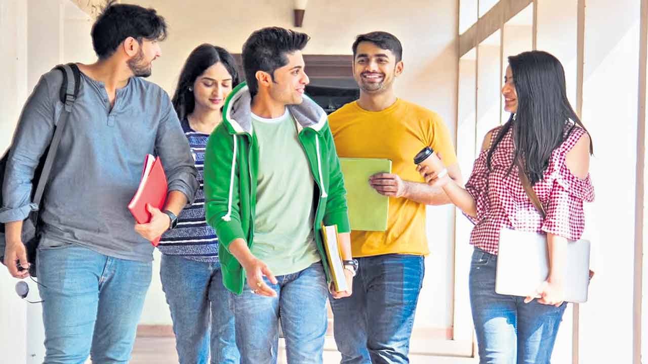 పాలిటెక్నిక్‌లో 8041 సీట్లు ఖాళీ