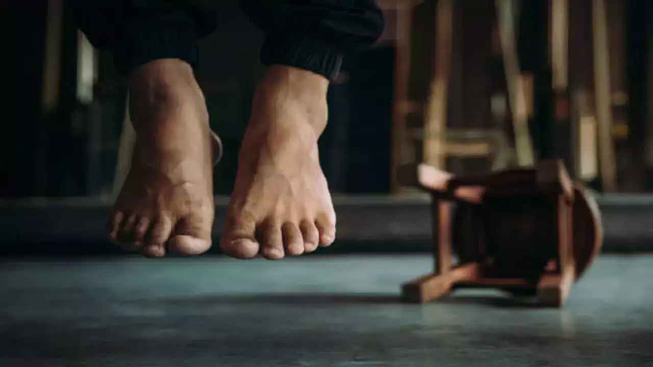 వీడియోకాల్‌ మాట్లాడుతూ ఆత్మహత్య