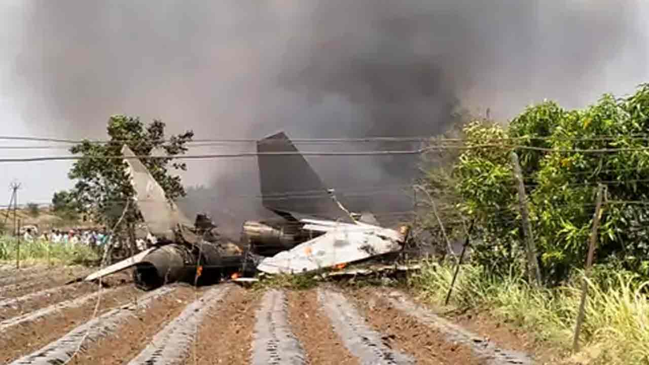 Fighter Aircraft: నాసిక్ జిల్లాలో కూలిన సుఖోయ్ విమానం