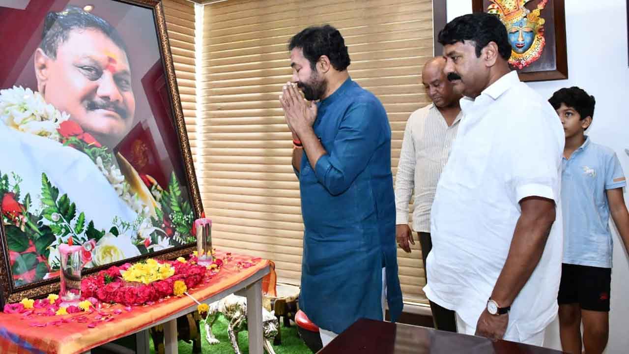 Kishan Reddy | మాజీ మంత్రి తలసాని కి కేంద్రమంత్రి కిషన్ రెడ్డి పరామర్శ
