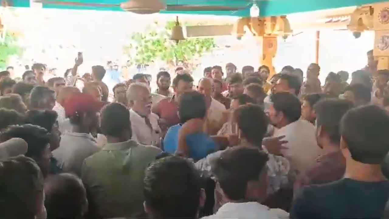 Pithapuram | ఆ బాధ్యతలు మాకే అప్పజెప్పాలి.. పిఠాపురంలో టీడీపీ, జనసేన కార్యకర్తల మధ్య గొడవ