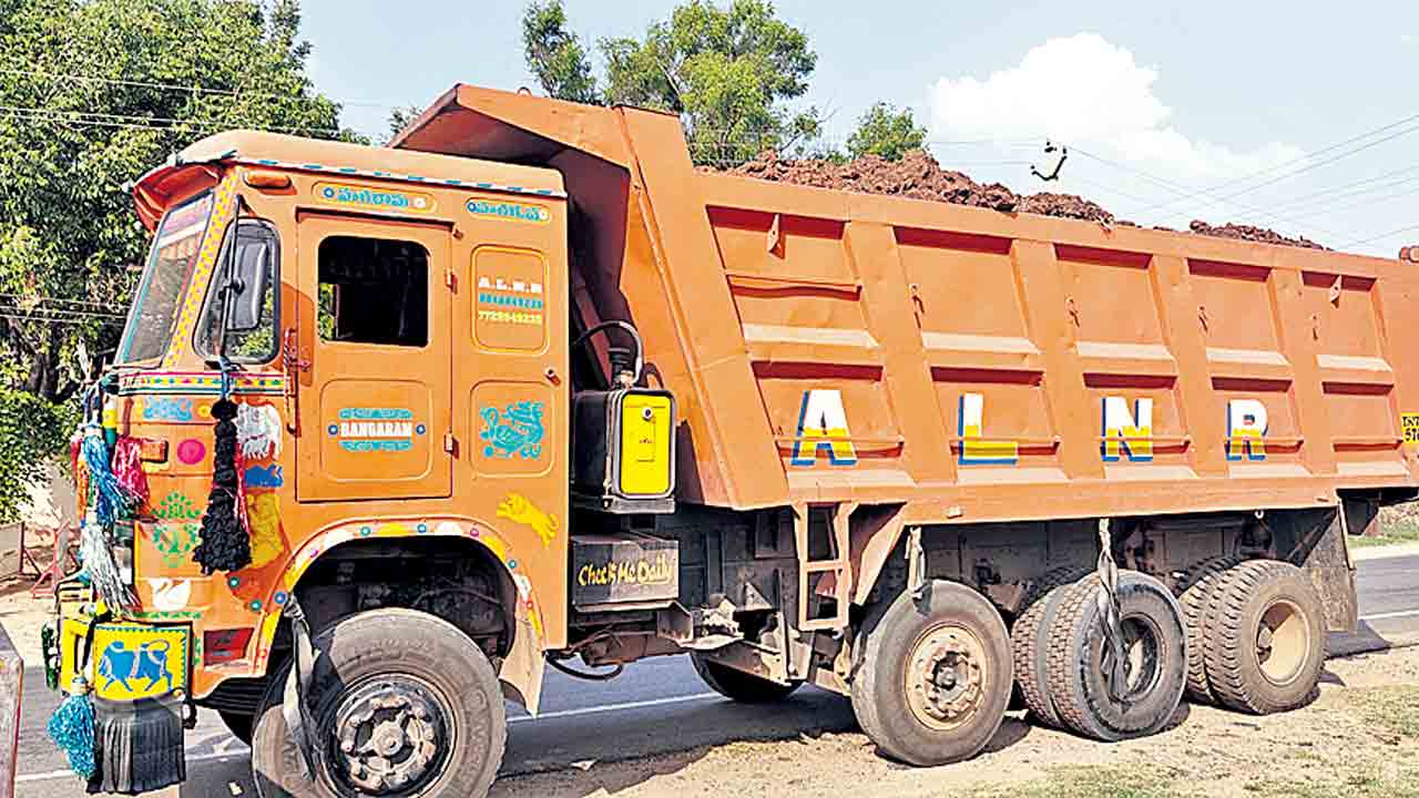 యధేచ్ఛగా మట్టి దందా