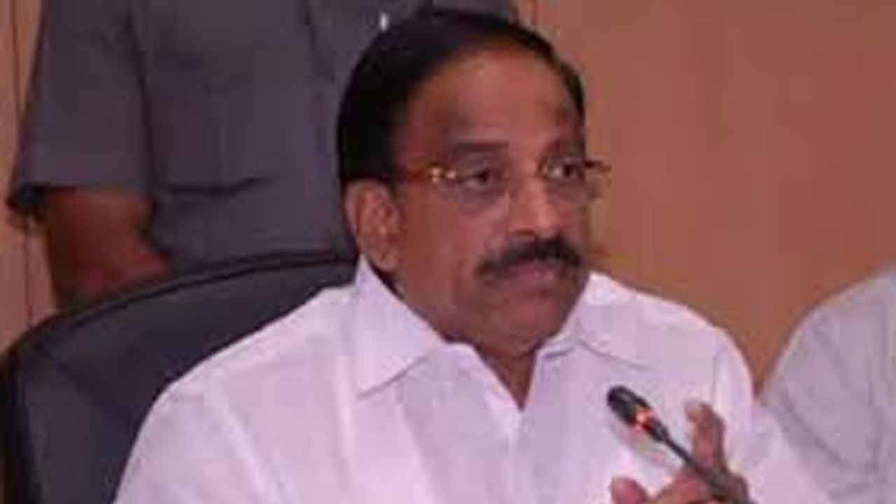 రైతు భూమిలో ఫ్లెక్సీల ఏర్పాటుపై తుమ్మల ఆగ్రహం