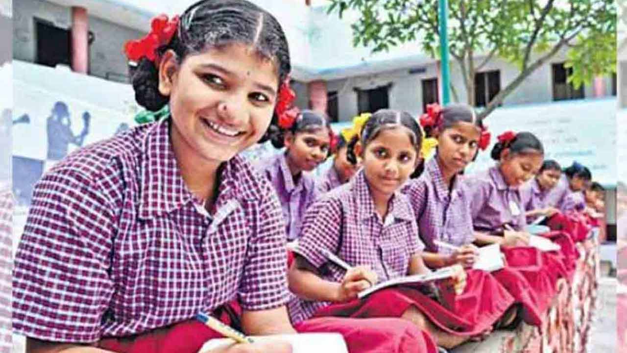 Govt Schools | ఇప్పుడిచ్చేది ఒకటే యూనిఫాం.. కొరవడిన ముందస్తు ప్రణాళిక