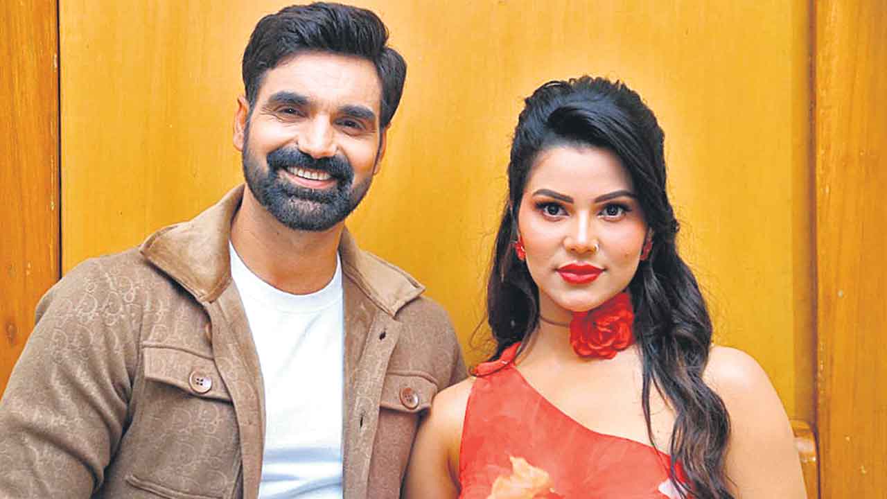 కృష్ణుడి నేపథ్యంలో..