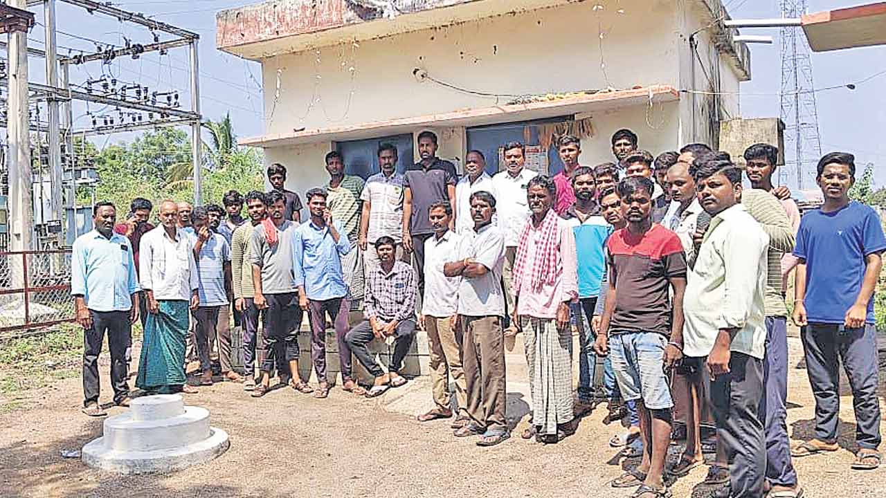 కరెంట్‌ కట్‌పై ఆగ్రహం