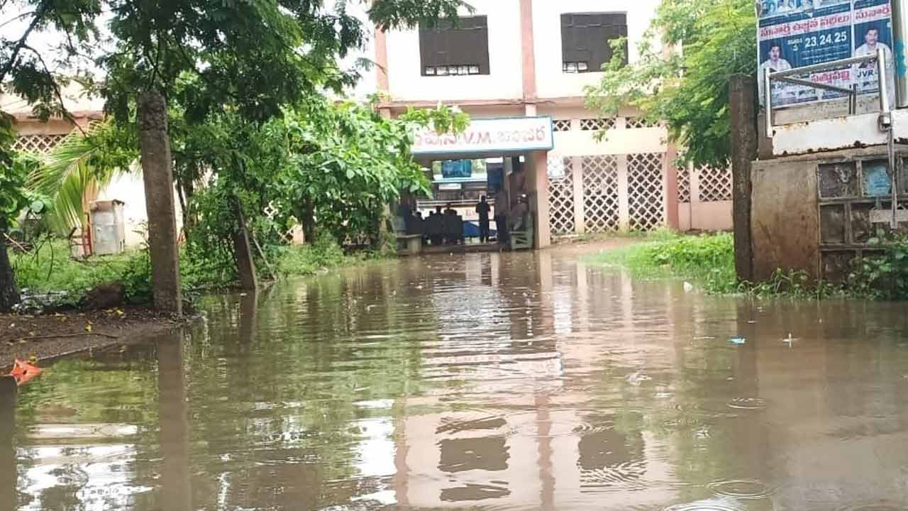 ఉమ్మడి ఖమ్మం జిల్లాలో భారీ వర్షం