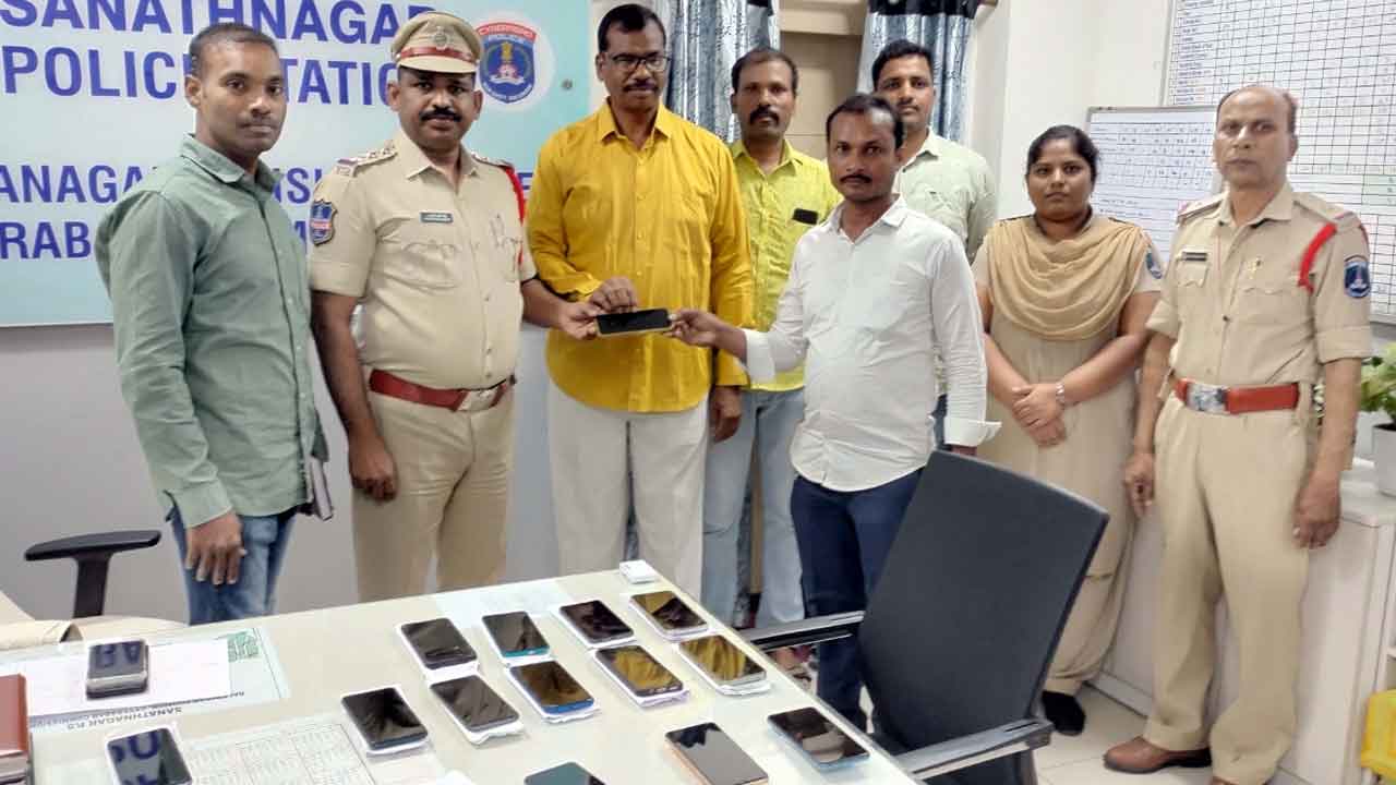Cell phones | సీఈఐఆర్‌ విధానం ద్వారా భారీగా సెల్‌ ఫోన్లు రికవరీ చేసిన పోలీసులు..