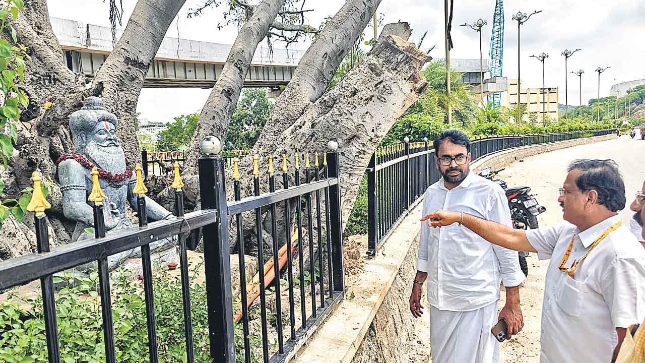 గిరి ప్రదక్షిణ రోడ్డులో కొత్తగా మండపాలు