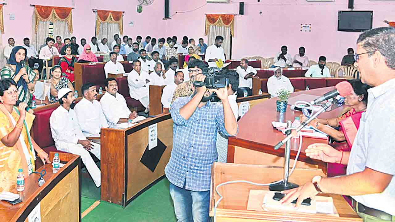 స్కానింగ్‌ సెంటర్ల ఘటనపై జడ్పీలో రచ్చరచ్చ