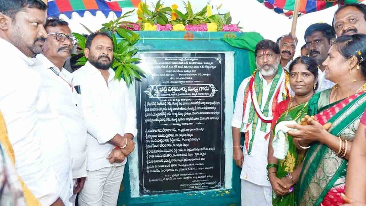 రోడ్ల నిర్మాణాలకు ‘భట్టి’ శంకుస్థాపన