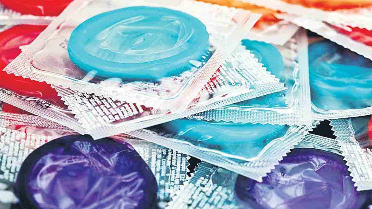 Condom | కండోమ్‌తో జాగ్రత్త.. వంధ్యత్వం, క్యాన్సర్‌ రావొచ్చు..!