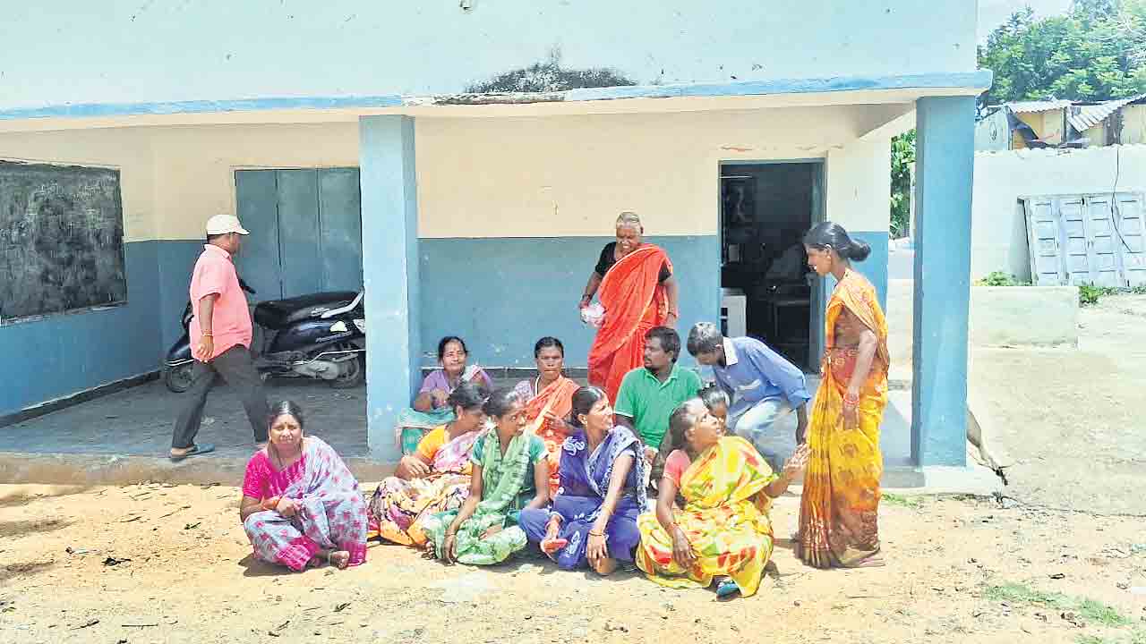 గుక్కెడు నీటికీ కటకట..