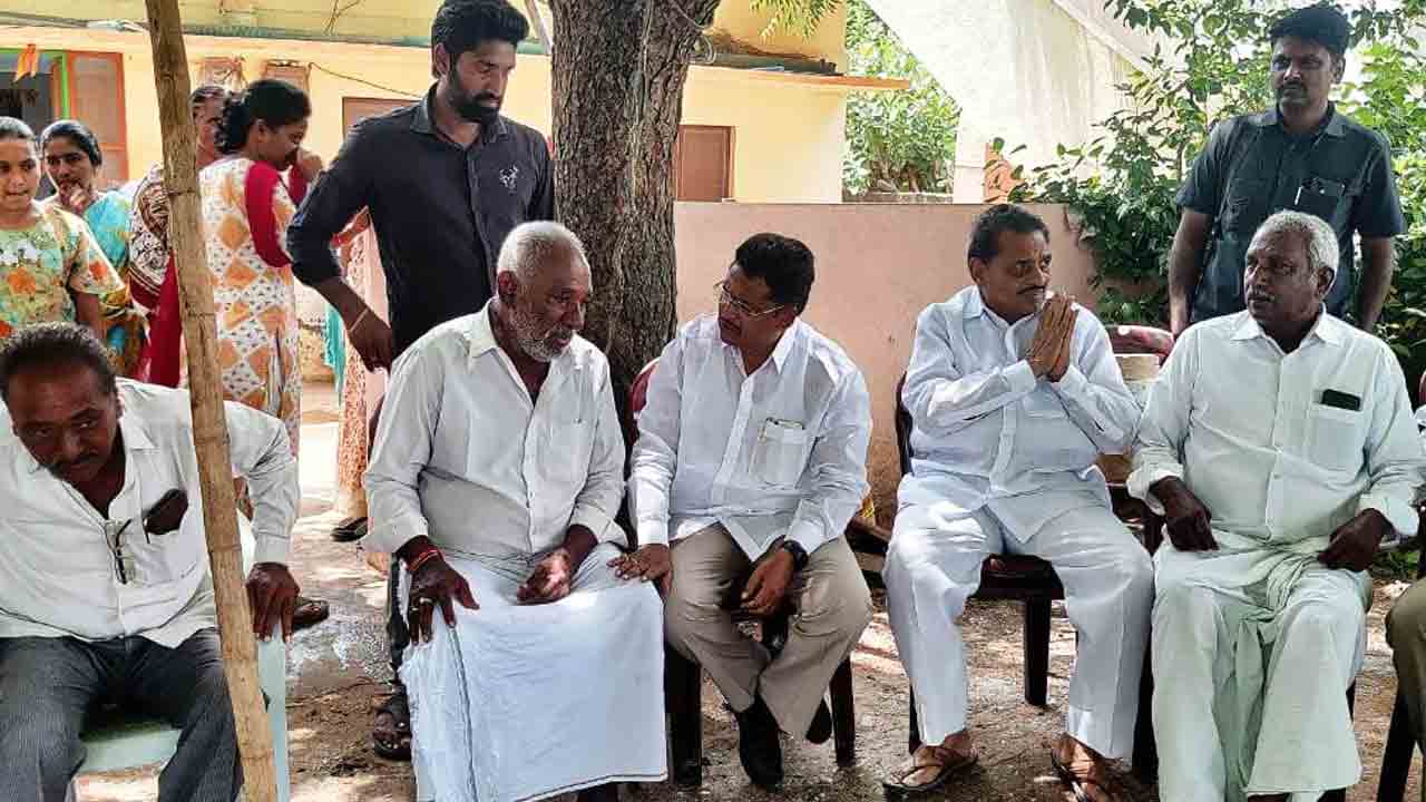 ప్రభాకర్‌ ఆత్మహత్యపై ప్రభుత్వం స్పందించాలి