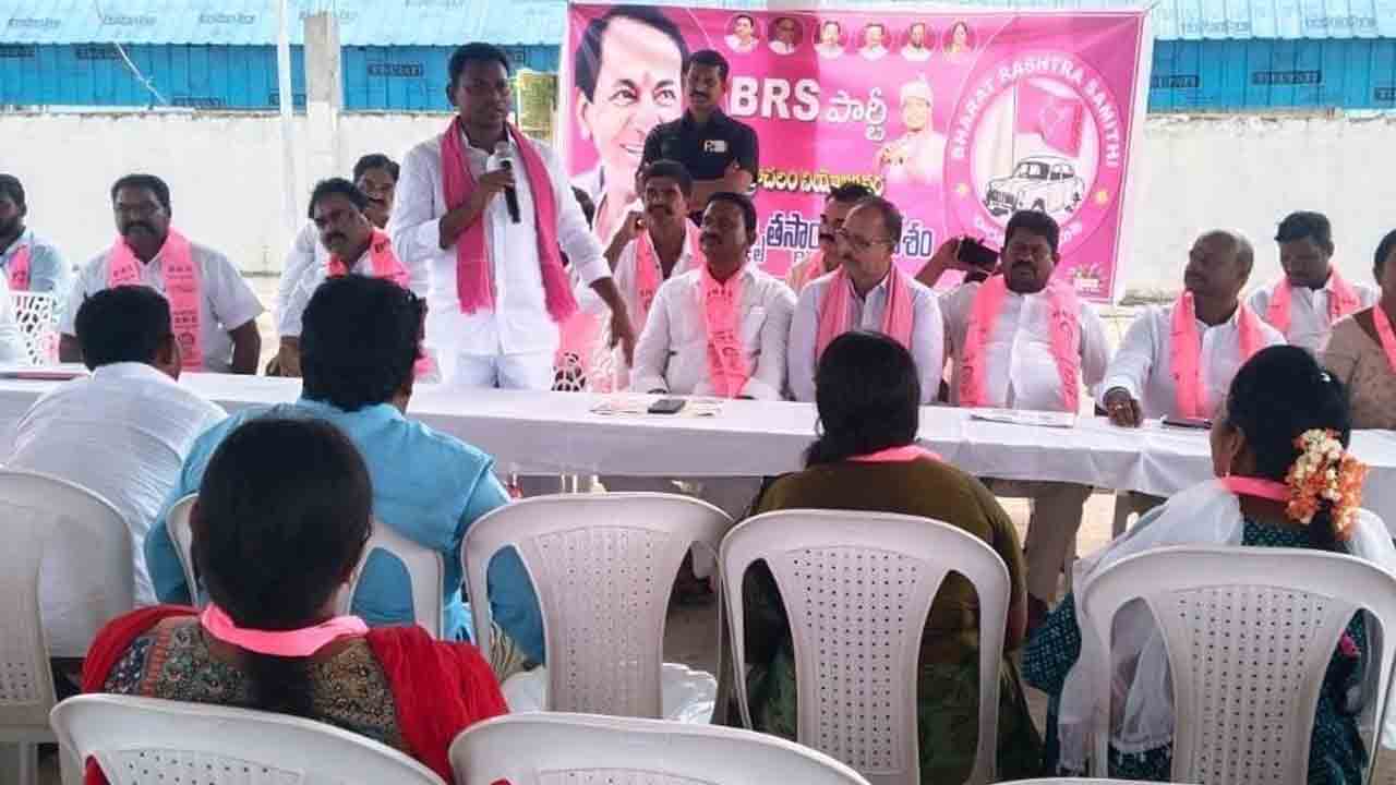 కష్టపడి పనిచేస్తే భవిష్యత్‌ మనదే..