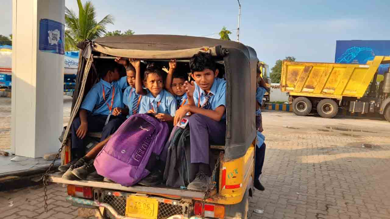 బస్సుల్లేవు.. బడికి పోయేదెట్లా..