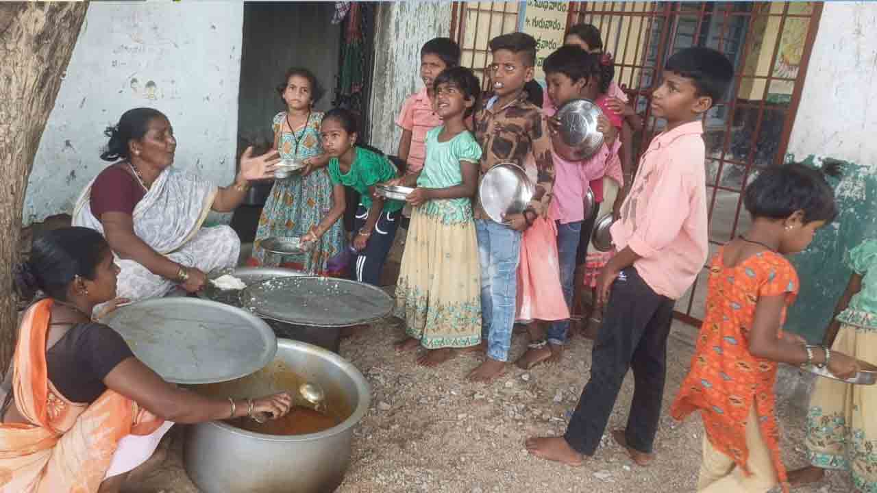 విద్యార్థుల అవస్థలు