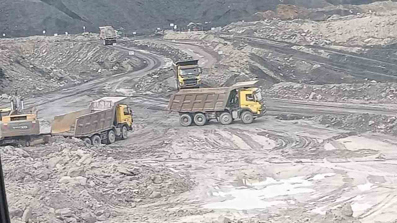 గనుల వేలంపై పోరుబాట