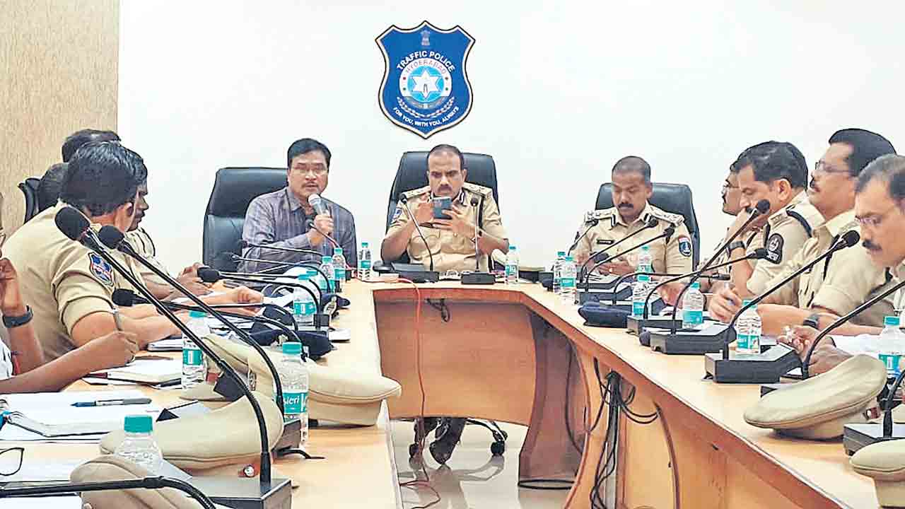 సమన్వయంతో పనిచేద్దాం