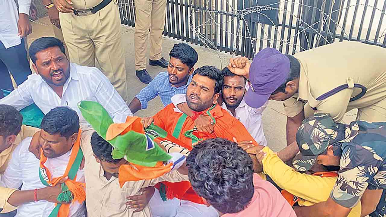 అష్టదిగ్బంధం