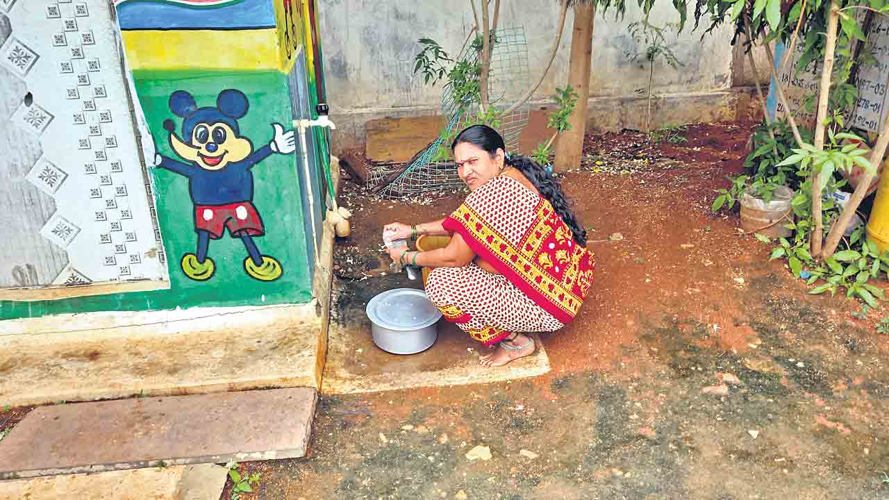 Anganwadi Teacher | అక్కడ అంగన్‌వాడీ టీచరే ఆయా.. పోస్టుల భర్తీలో ప్రభుత్వ నిర్లక్ష్యం