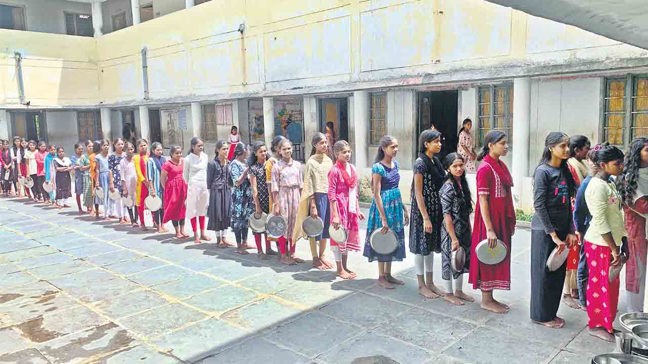 కేజీబీవీలో అల్పాహార ఇబ్బందులు