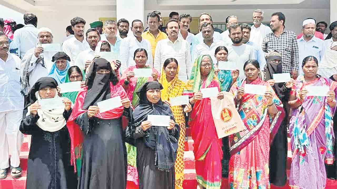 కల్యాణలక్ష్మి చెక్కుల పంపిణీ