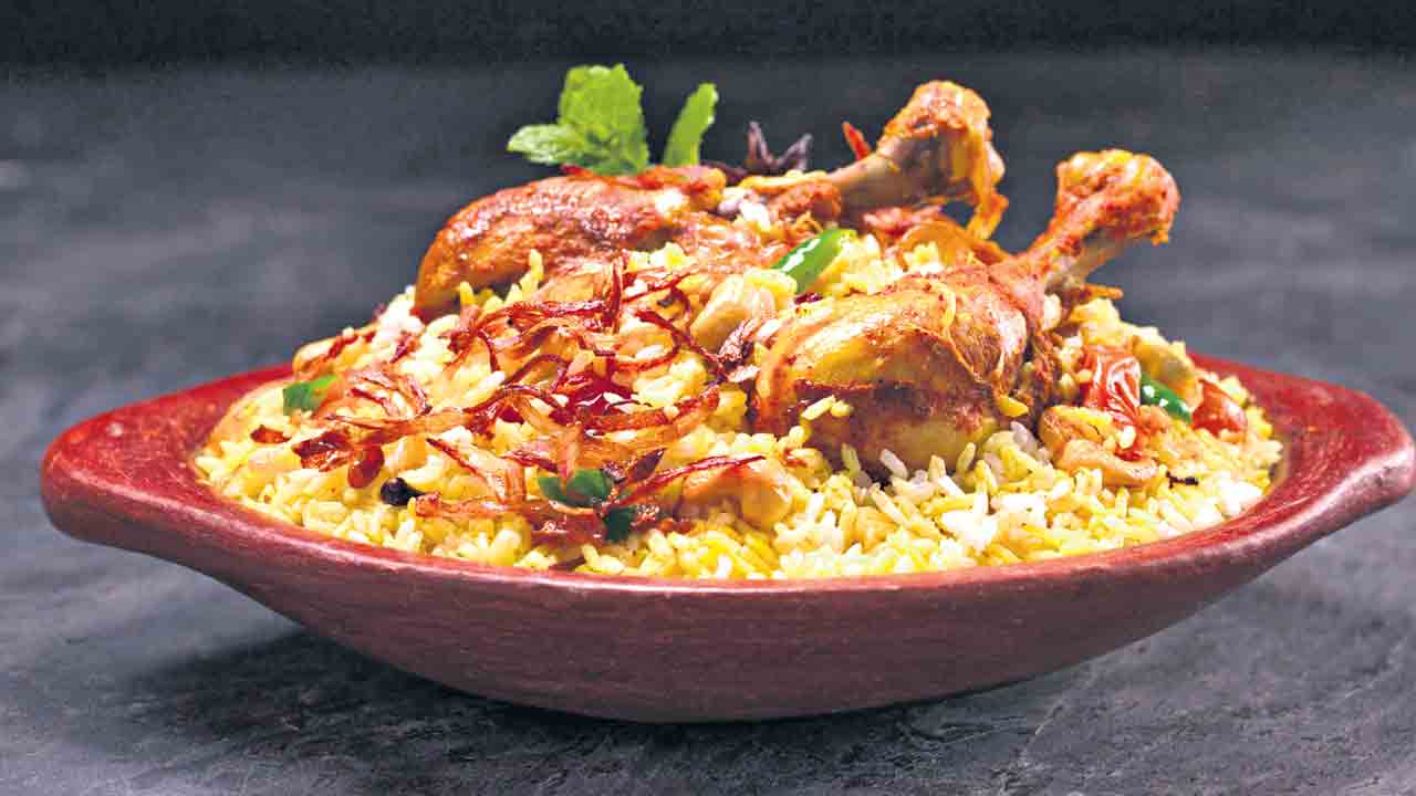 బిర్యానీ తినేద్దాం అన్నయ్యా!