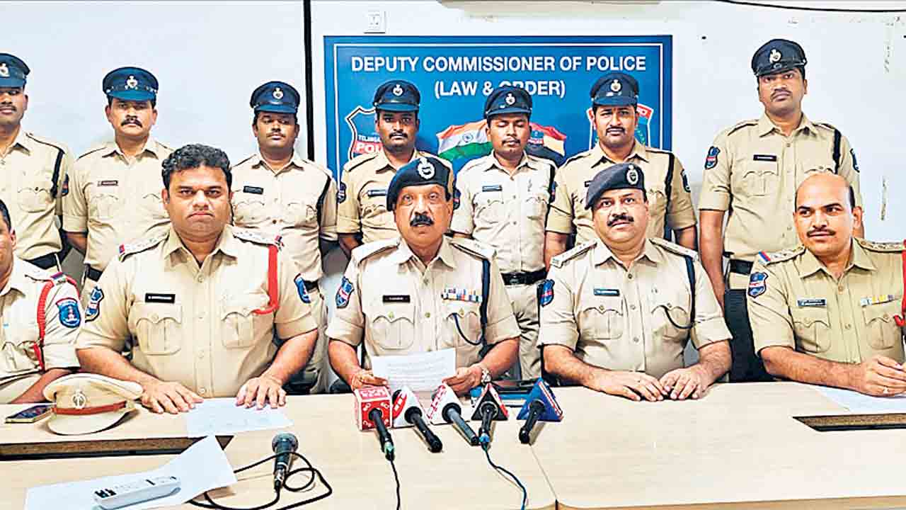 బైక్‌ దొంగలు పట్టుబడ్డారు