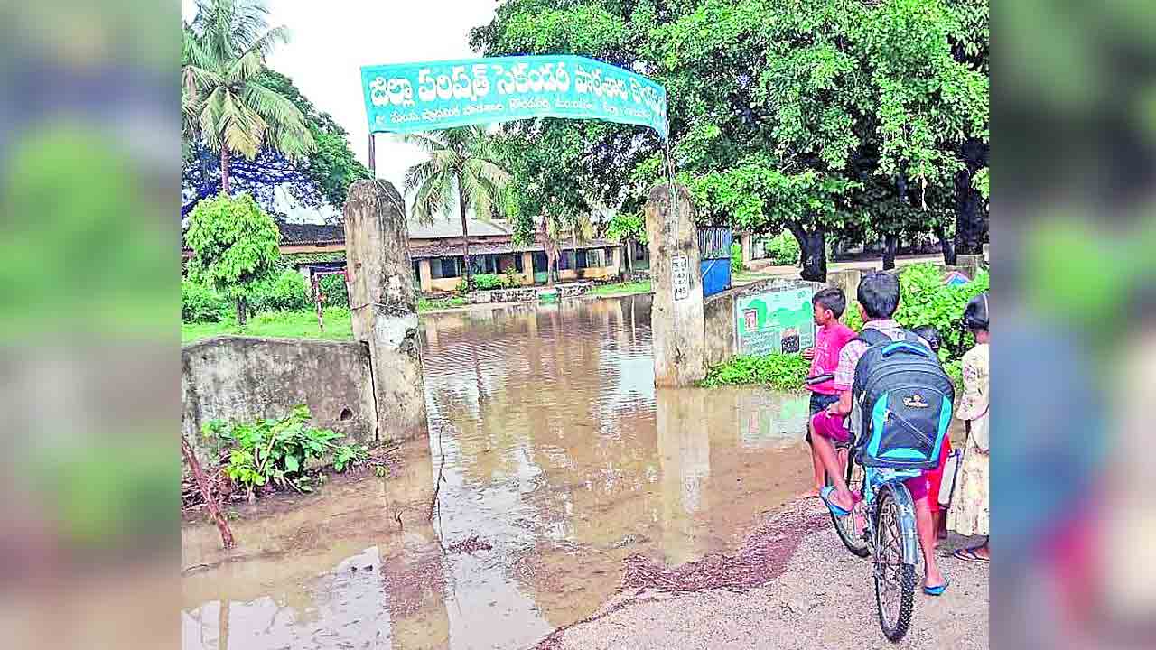 బడికి.. ఎట్లా పోవాలి సార్‌?