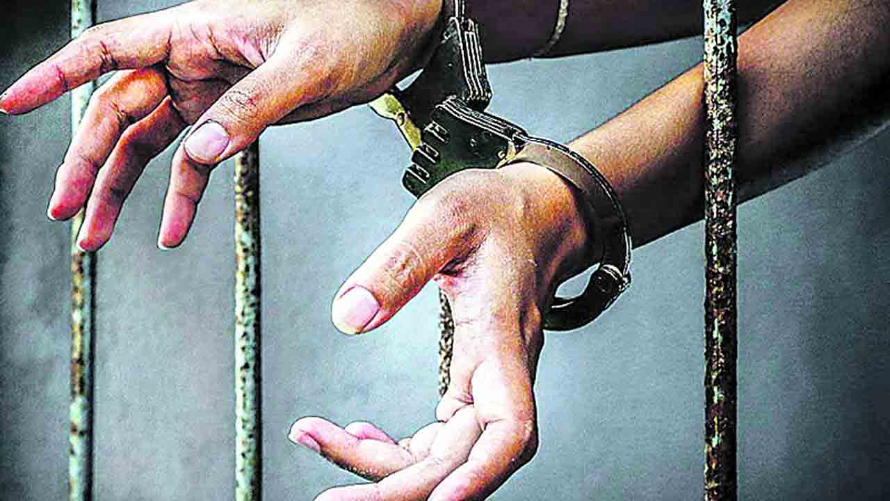 ఏసీబీ అదుపులో వరంగల్‌ ఆర్డీవో