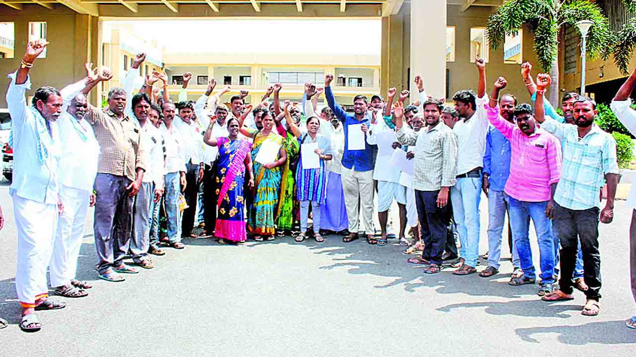 వారసత్వ నియామకాలు చేపట్టాలి