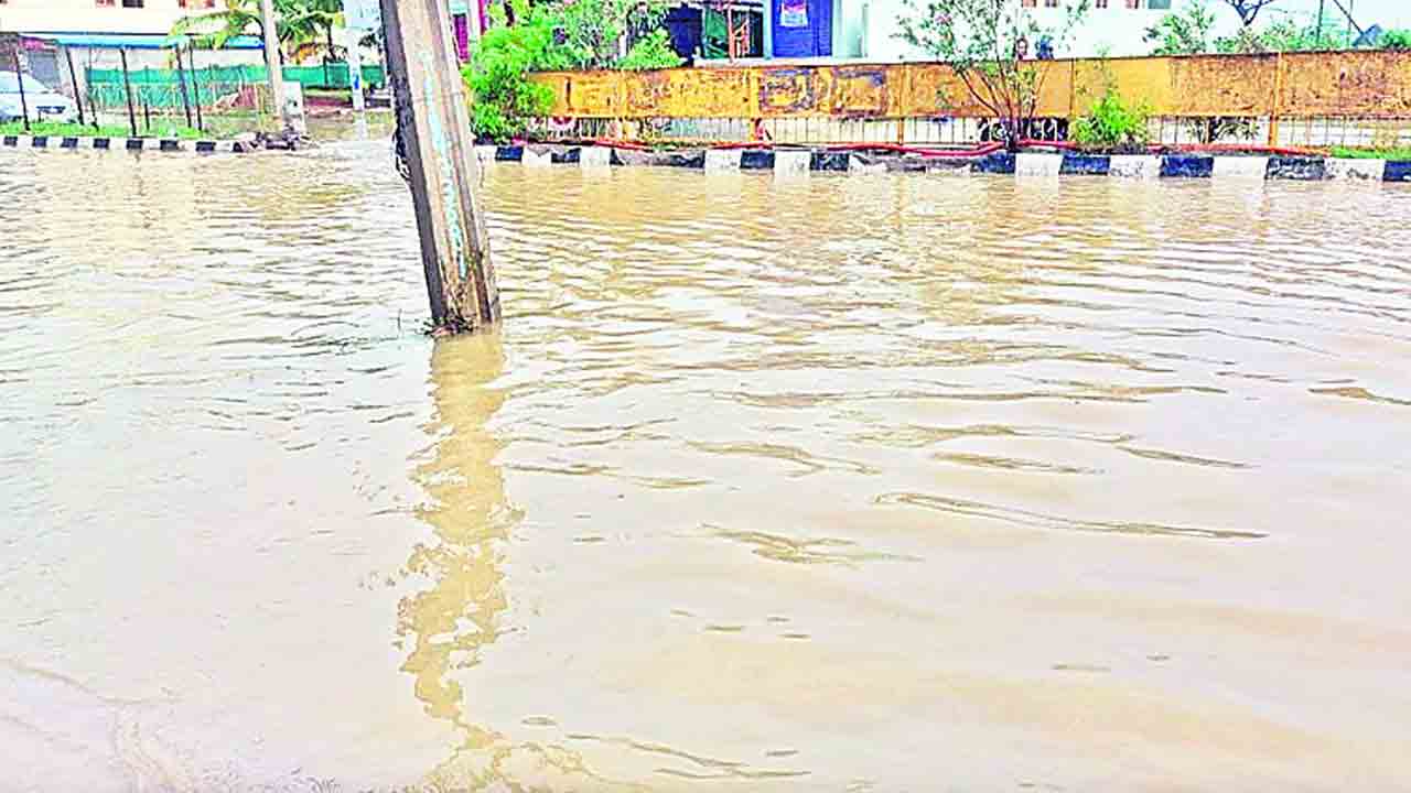 వాగు కాదు.. రహదారే