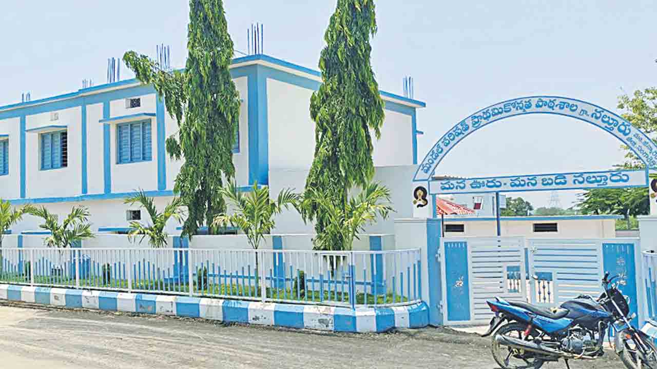 పాఠశాలలకు ఉచిత కరెంట్‌ ఊసేలేదు