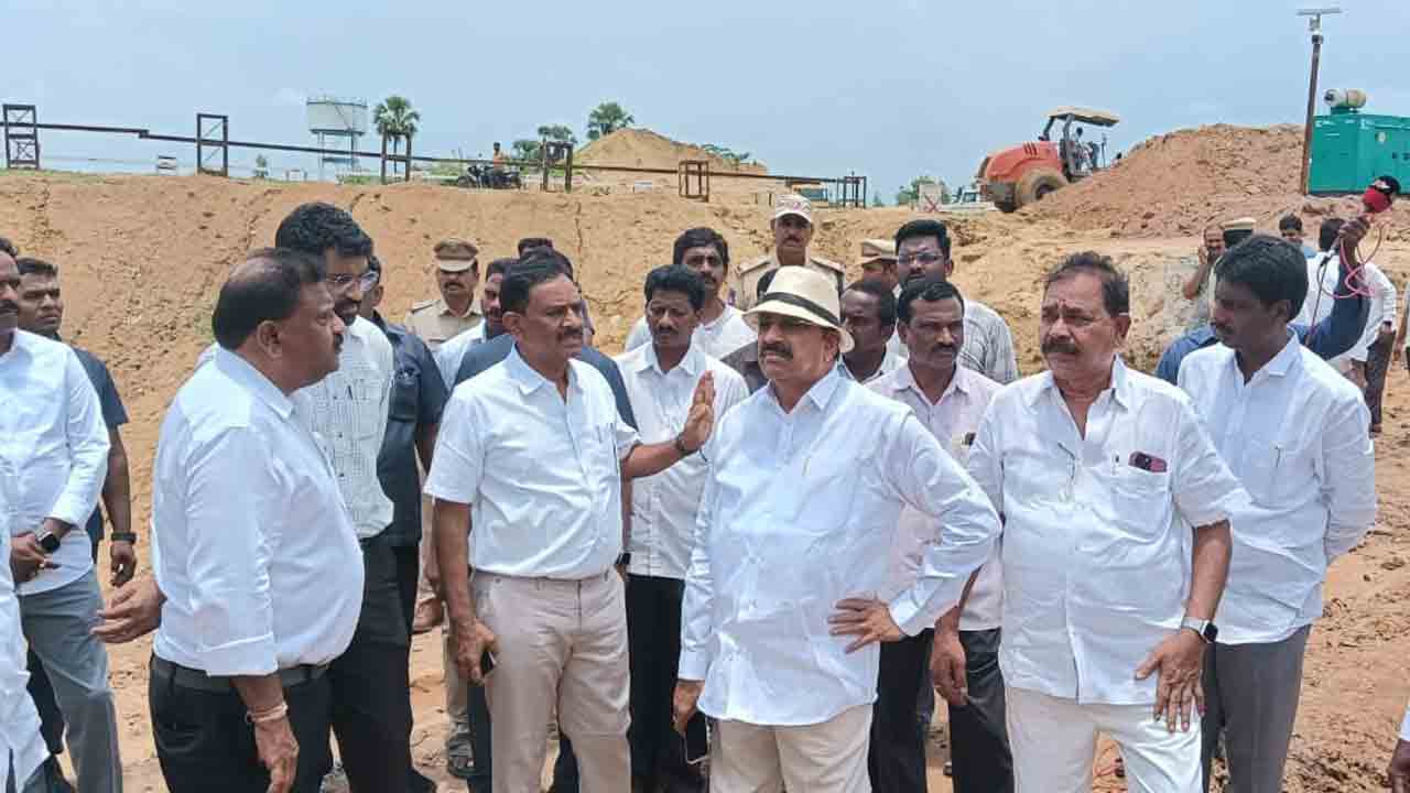 కాలువ పనులను వేగిరం చేయాలి