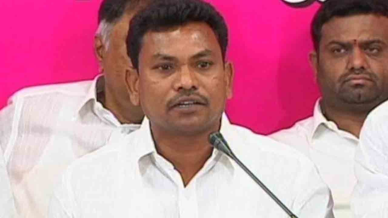 రైతుల ఆత్మహత్యలు పట్టవా..