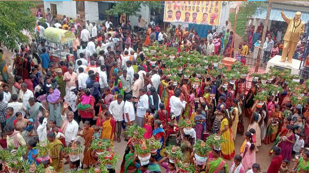 భక్తిశ్రద్ధలతో బోనాల ఉత్సవాలు