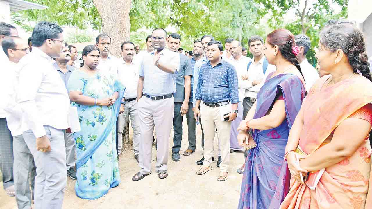 పాఠశాల పనులు వేగంగా పూర్తిచేయాలి