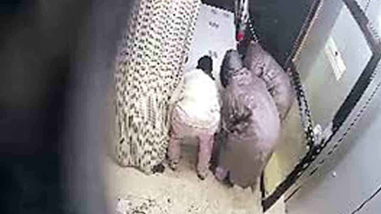 ఏటీఎంనే ఎత్తుకెళ్లారు