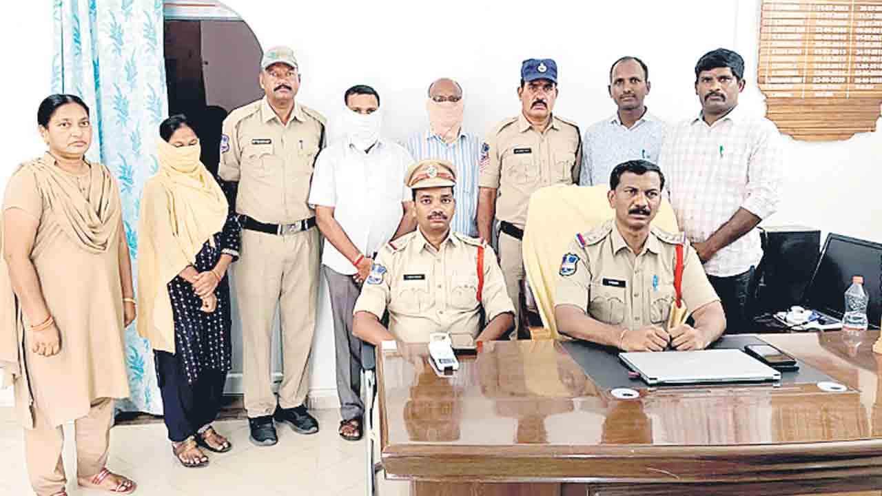 భ్రూణహత్య కేసులోముగ్గురు అరెస్ట్