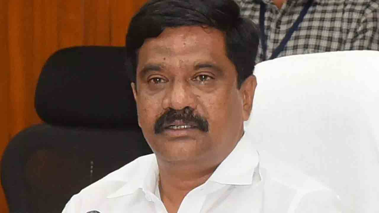 జర్నలిస్టులపై పోలీసుల తీరు గర్హనీయం: ప్రశాంత్‌రెడ్డి