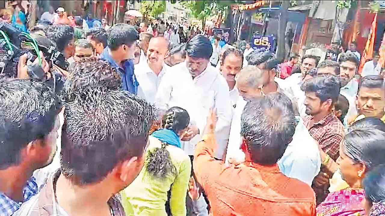 నిందితుడిని ఉరితీయాలి