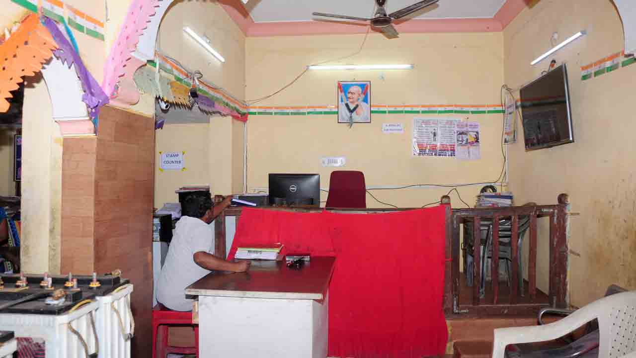 సర్వర్‌ డౌన్.. నిలిచిన రిజిస్ట్రేషన్లు