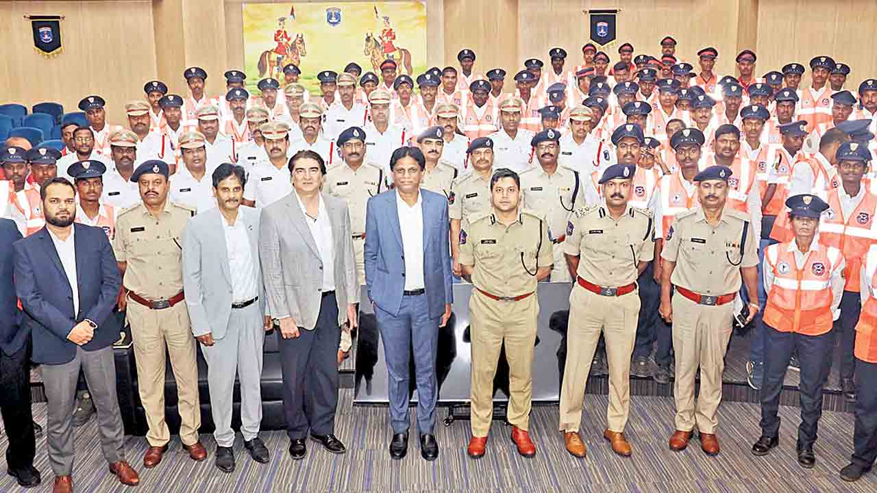 ట్రాఫిక్‌ నియంత్రణకు ప్రత్యేక మార్షల్స్‌