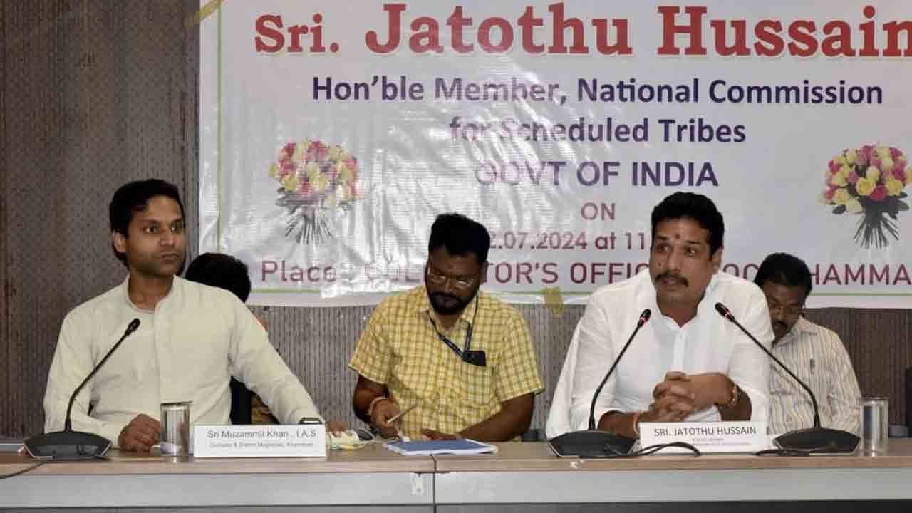 ఎస్టీల అభివృద్ధి, సంక్షేమం కోసం.. అధికారులు కృషిచేయాలి