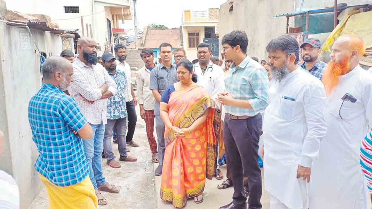 పరిసరాల అపరిశుభ్రతతోనే సీజనల్‌ వ్యాధుల వ్యాప్తి